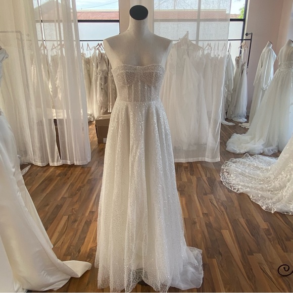 Cizzy Australia bridal gown - Picture 1 of 5